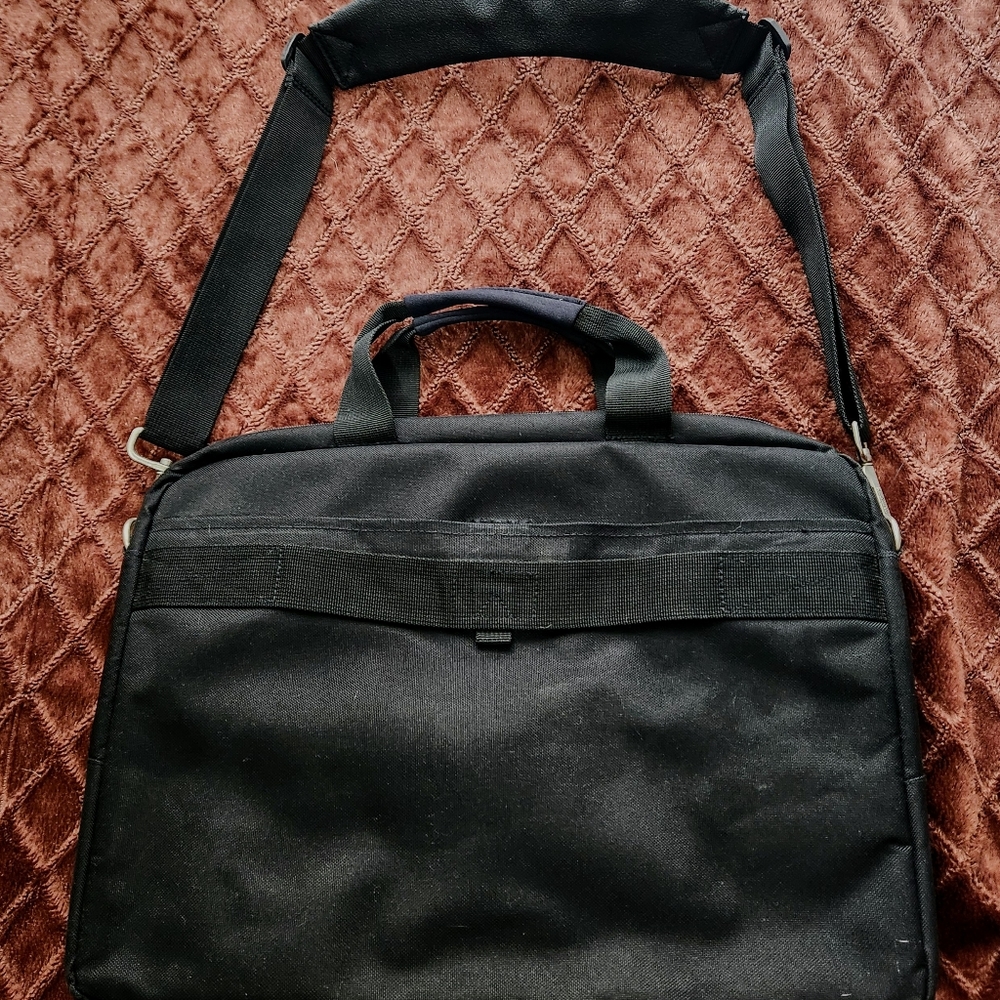 SumDex Laptop Bag / Breifcase • 5- Storage Pouches / Pockets • All Zippers Good